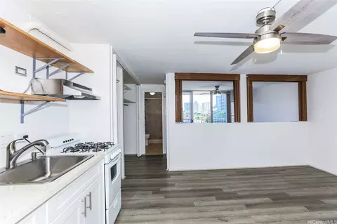 1129 Rycroft St #405, Honolulu, HI 96814