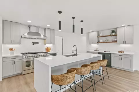 665 Hahaione St, Honolulu, HI 96825