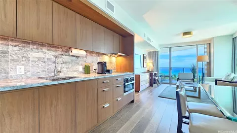 2139 Kuhio Ave #2401, Honolulu, HI 96815