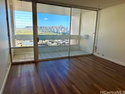 555 University Ave #1706, Honolulu, HI 96826