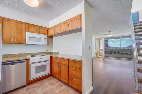 555 University Ave #1706, Honolulu, HI 96826