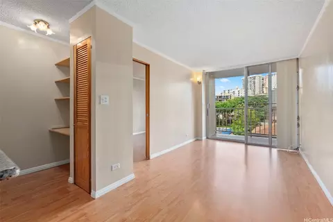1535 Pensacola St #301, Honolulu, HI 96822