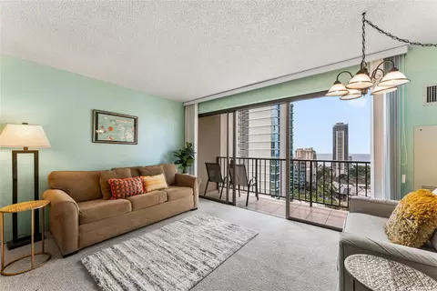2140 Kuhio Ave #1907, Honolulu, HI 96815