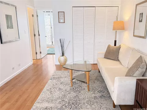 1099 Green St #A305, Honolulu, HI 96822
