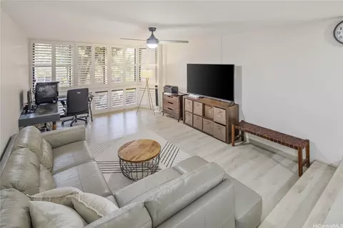 531 Hahaione St #2/1A, Honolulu, HI 96825