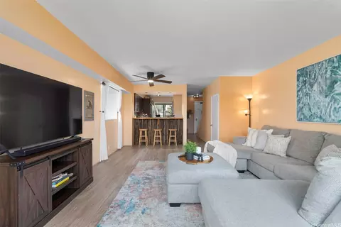 98-941 Moanalua Rd #402, Aiea, HI 96701