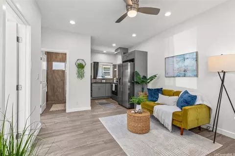 642 N Vineyard Blvd #E, Honolulu, HI 96817