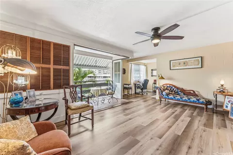 1330 Wilder Ave #306, Honolulu, HI 96822