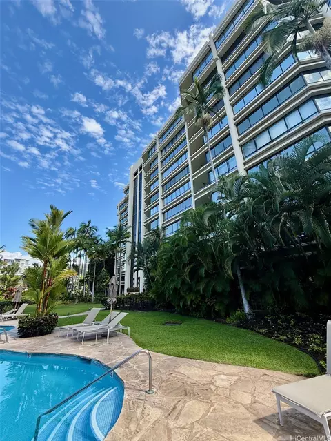 1525 Wilder Ave #803, Honolulu, HI 96822