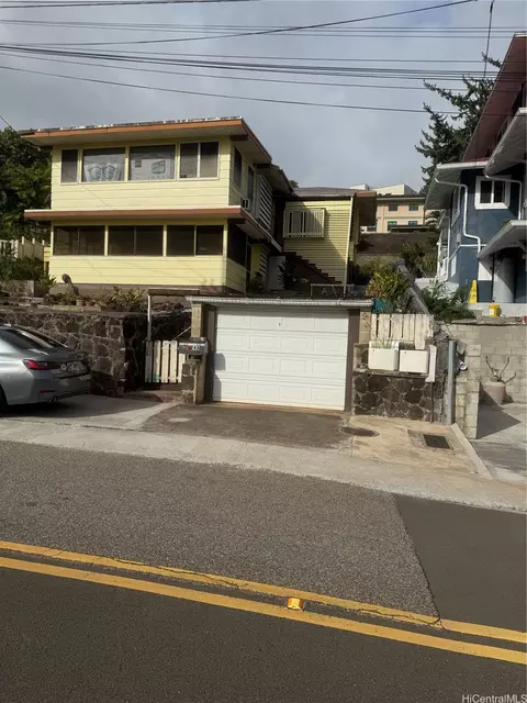 2248 Makanani Dr, Honolulu, HI 96817