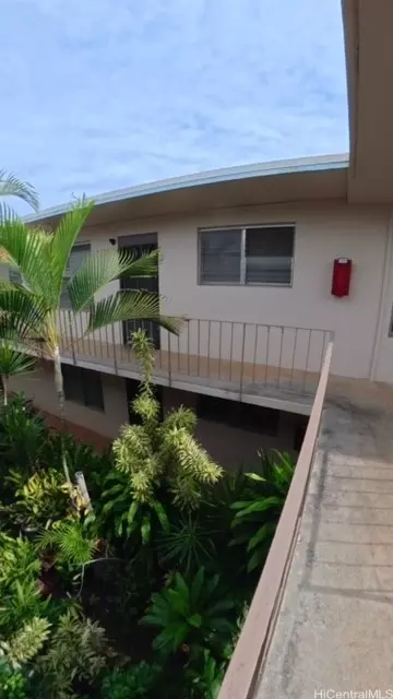 94-245 Leowahine St #202, Waipahu, HI 96797
