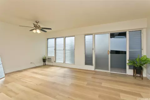 909 University Ave #211, Honolulu, HI 96826