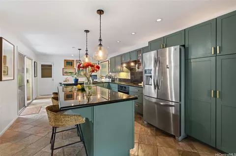 569 Keolu Dr #C, Kailua, HI 96734
