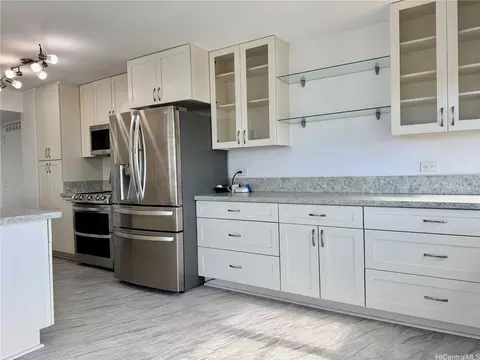 2825 S King St #2401, Honolulu, HI 96826