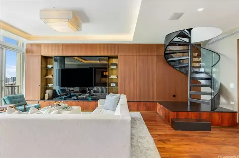 223 Saratoga Rd #PHD, Honolulu, HI 96815