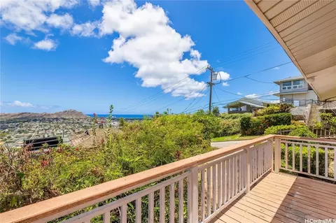 1729 Iwi Way, Honolulu, HI 96816