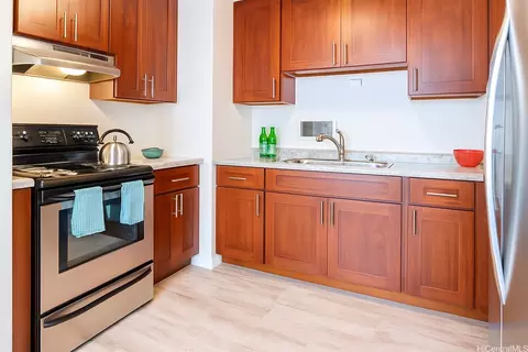 1400 Pensacola St #903, Honolulu, HI 96822