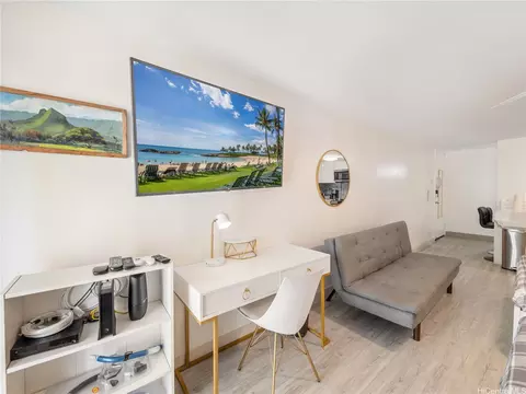 2572 Lemon Rd #610, Honolulu, HI 96815