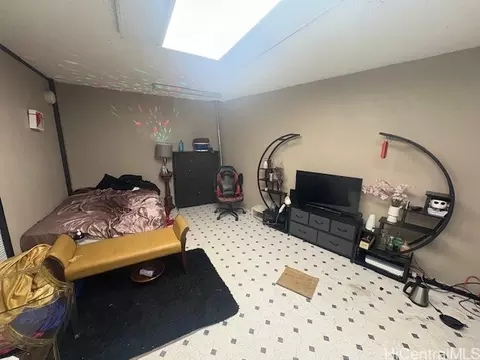 1750 Kalakaua Ave #201, Honolulu, HI 96826
