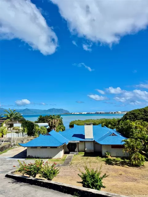 44-275 Kaneohe Bay Dr, Kaneohe, HI 96744