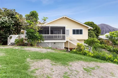 860 Kaahue St, Honolulu, HI 96825