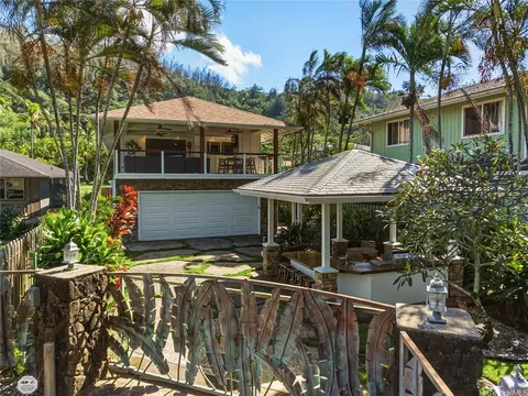 59-502 Kamehameha Hwy #B, Haleiwa, HI 96712