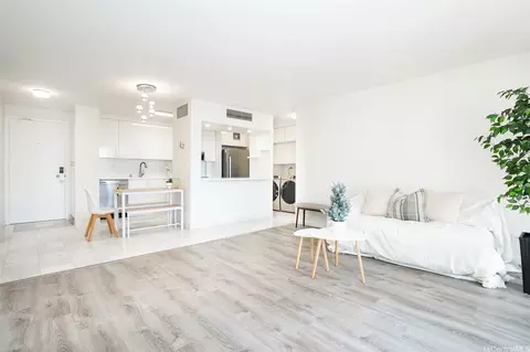 1561 Kanunu St #1408, Honolulu, HI 96814