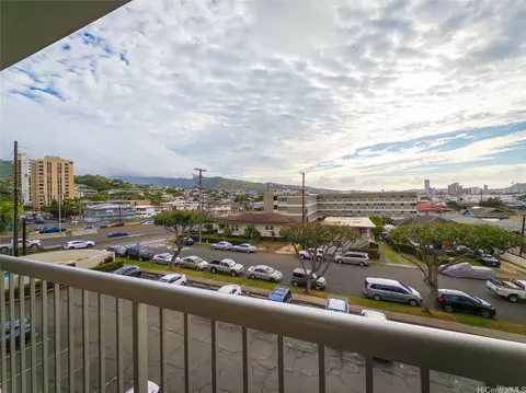 1320 Alexander St #306, Honolulu, HI 96826