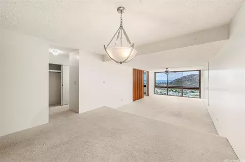 501 Hahaione St #1/19J, Honolulu, HI 96825