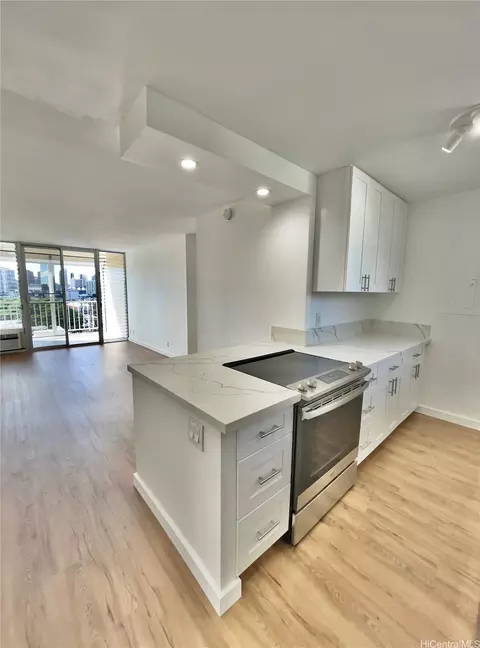 1215 Alexander St #601, Honolulu, HI 96826