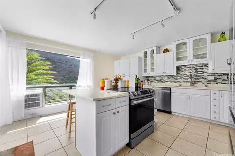 1090 Kumukumu St #C, Honolulu, HI 96825