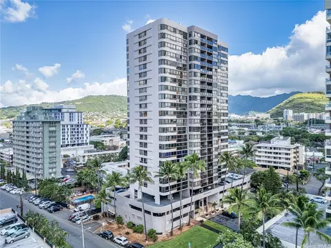 2724 Kahoaloha Ln #705, Honolulu, HI 96826