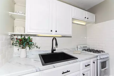 1911 Kalakaua Ave #503, Honolulu, HI 96815
