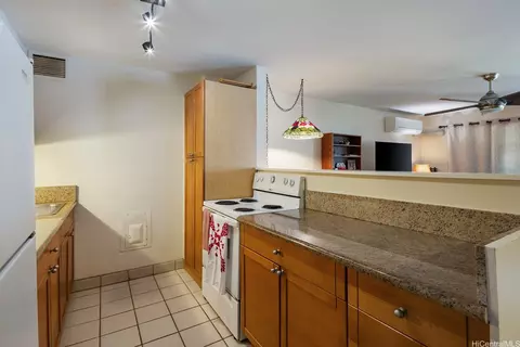 411 Kaiolu St #504, Honolulu, HI 96815