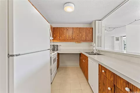 1717 Mott Smith Dr #2212, Honolulu, HI 96822