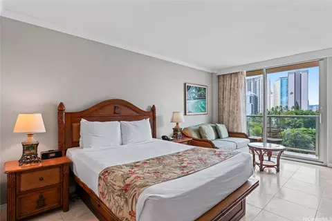 2045 Kalakaua Ave #403, Honolulu, HI 96815