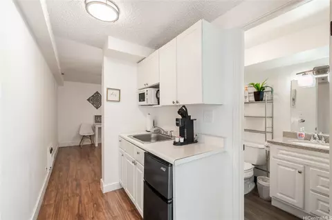2450 Prince Edward St #208A, Honolulu, HI 96815