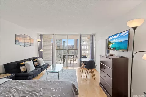 445 Seaside Ave #1814, Honolulu, HI 96815