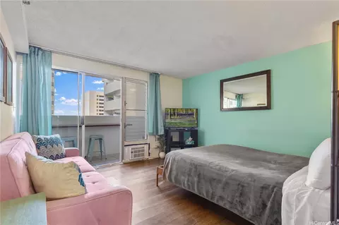 2463 Kuhio Ave #905, Honolulu, HI 96815
