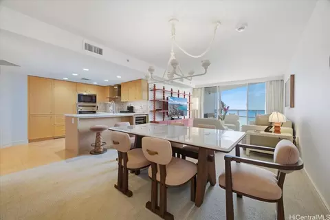 223 Saratoga Rd #2015, Honolulu, HI 96815