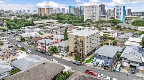 311 Puuhue Pl, Honolulu, HI 96817
