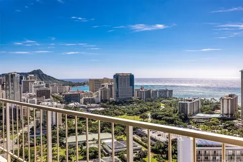 469 Ena Rd #GPH 3805, Honolulu, HI 96815
