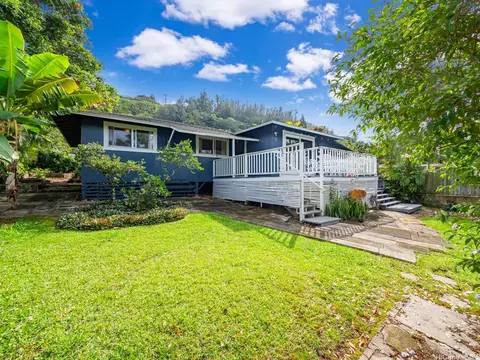 59-742 Kamehameha Hwy #C, Haleiwa, HI 96712