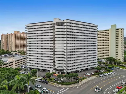 1128 Ala Napunani St #402, Honolulu, HI 96818