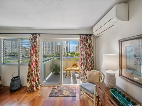 509 University Ave #1003, Honolulu, HI 96826