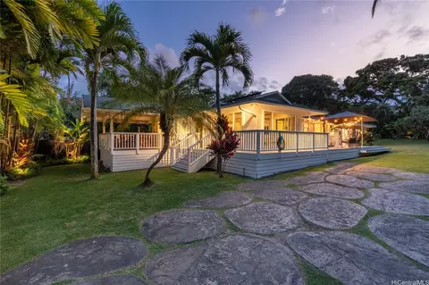1453 Aalapapa Dr, Kailua, HI 96734