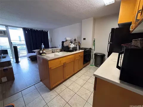 1050 Kinau St #903, Honolulu, HI 96814