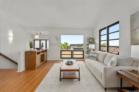 98-1794 Kupukupu St, Aiea, HI 96701
