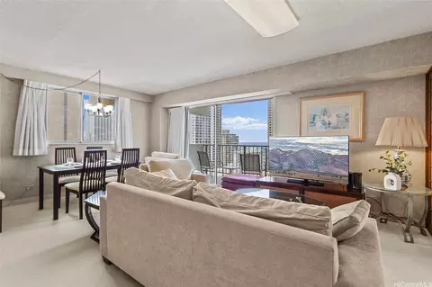 2440 Kuhio Ave #2201, Honolulu, HI 96815