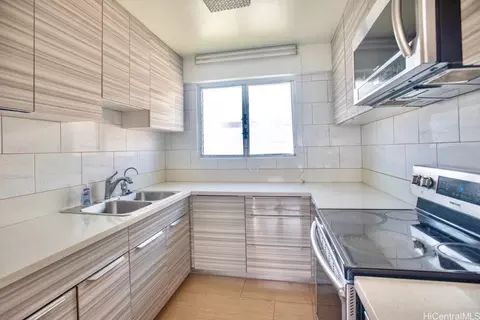 908 University Ave #A202, Honolulu, HI 96826